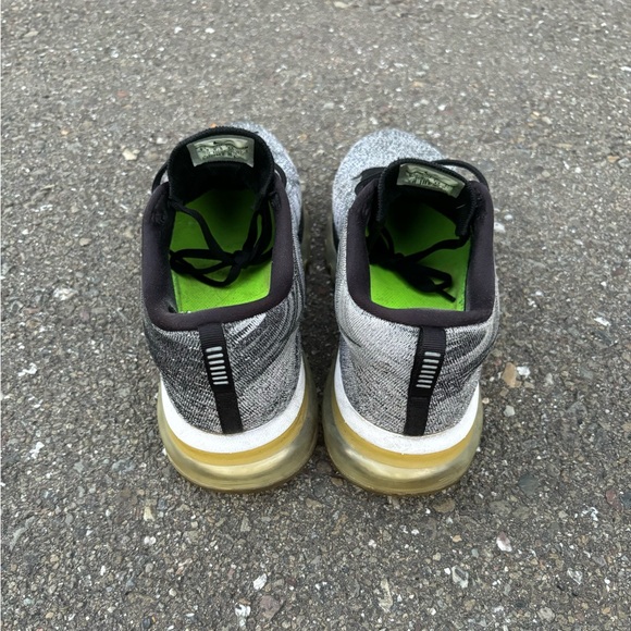 Nike Flyknit Air Max ‘Oreo’ - Picture 3 of 7